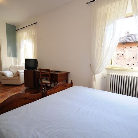 Guest House Domus Urbino Luaran gambar