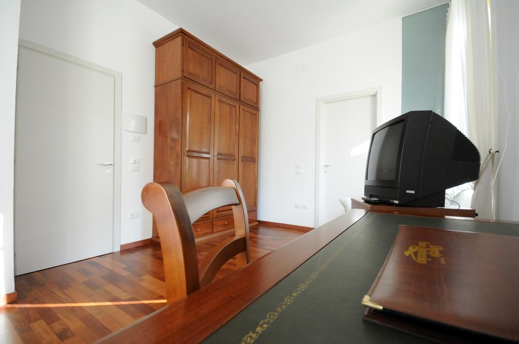 Guest House Domus Urbino Luaran gambar