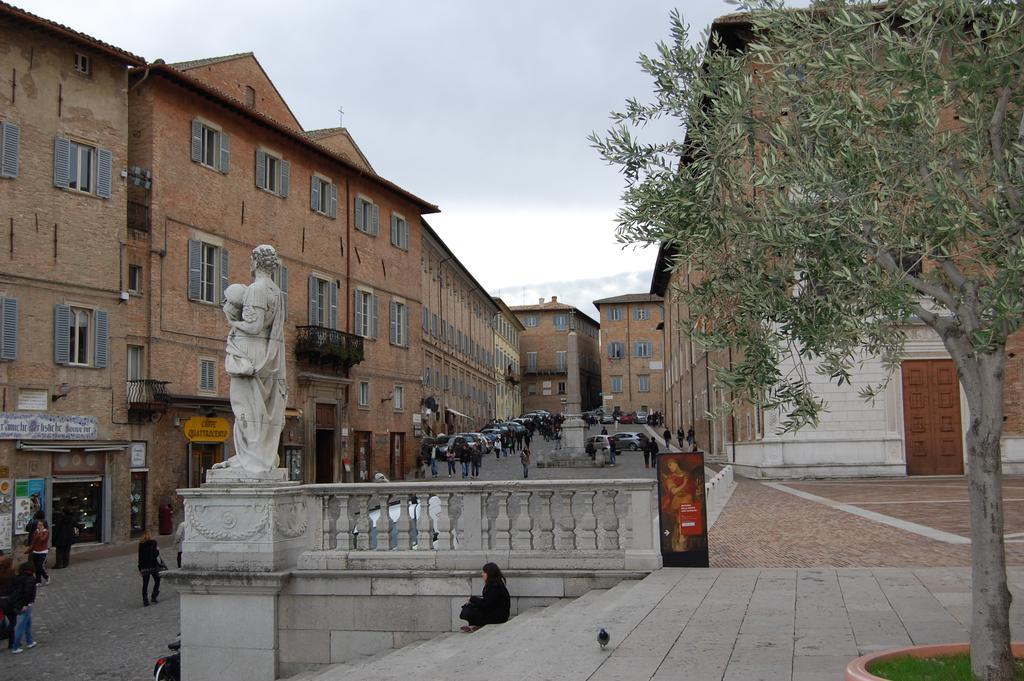 Guest House Domus Urbino Luaran gambar